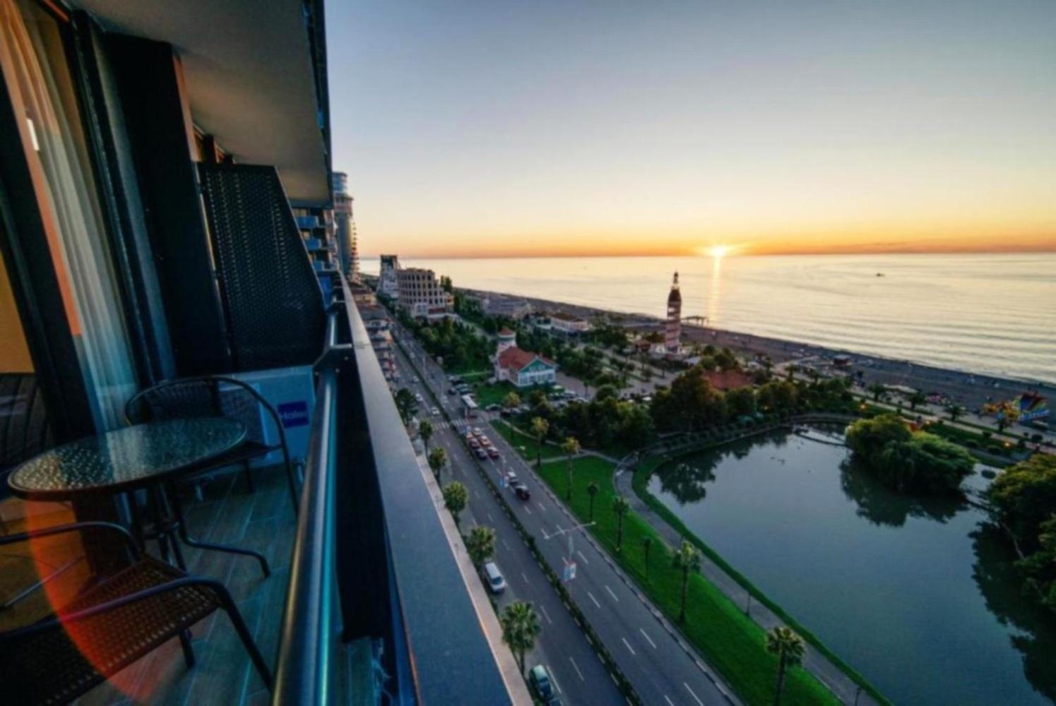 Panorama Black Sea View & Aparthotel Batumi Exteriör bild